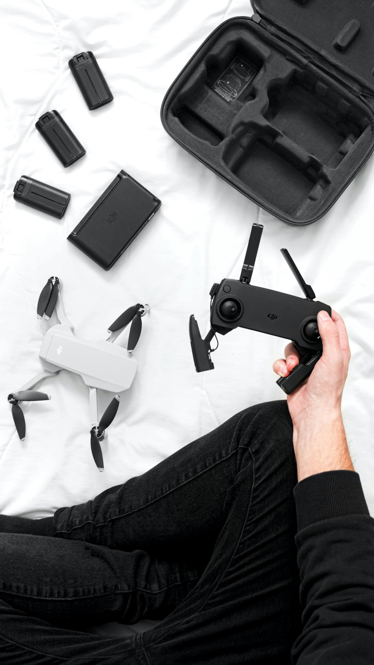 خطوط سوداء وبيضاء درون DJI